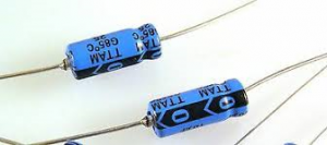 CONDENSATORE ELETTROLITICO 33uF 35V DUBILIER ASSIALE