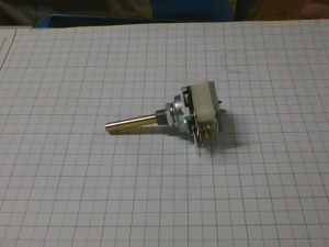 POTENZIOMETRO 5KOHM LOGARITMICO + DEVIATORE BIPOLARE RUWIDO