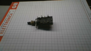 INTERRUTTORE A PULSANTE A SCATTO DPDT 6POLI 4A 250V