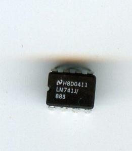 LM741J low IQ rail-to-rail input and output swing