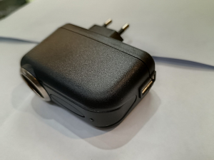 ALIMENTATORE 12VDC 1A CON PRESA ACCENDISIGARI + PRESA USB 5V