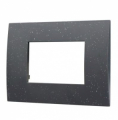 PLACCA NERA PUNTINATA ORO IN PLASTICA 3 POSTI BTICINO LIVING